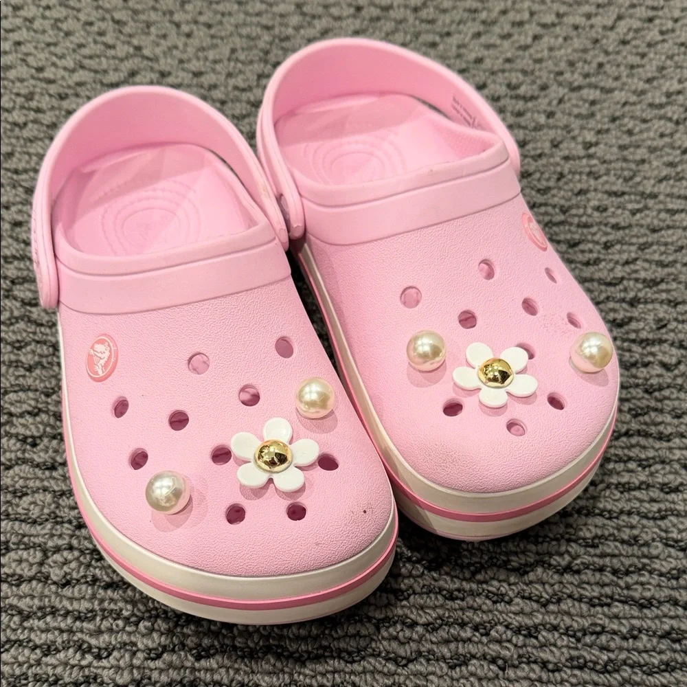 CROCS Pink Kids Clogs with Pearl and Flower Charms - Picture 1 of 4